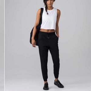 Lululemon in-depth jogger 28”